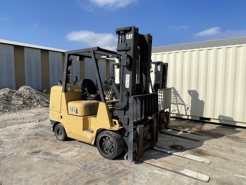 Caterpillar 10K LP Cushion CAT Forklift - Triple Stage, Sideshift - Runs Well, Sold AS-IS