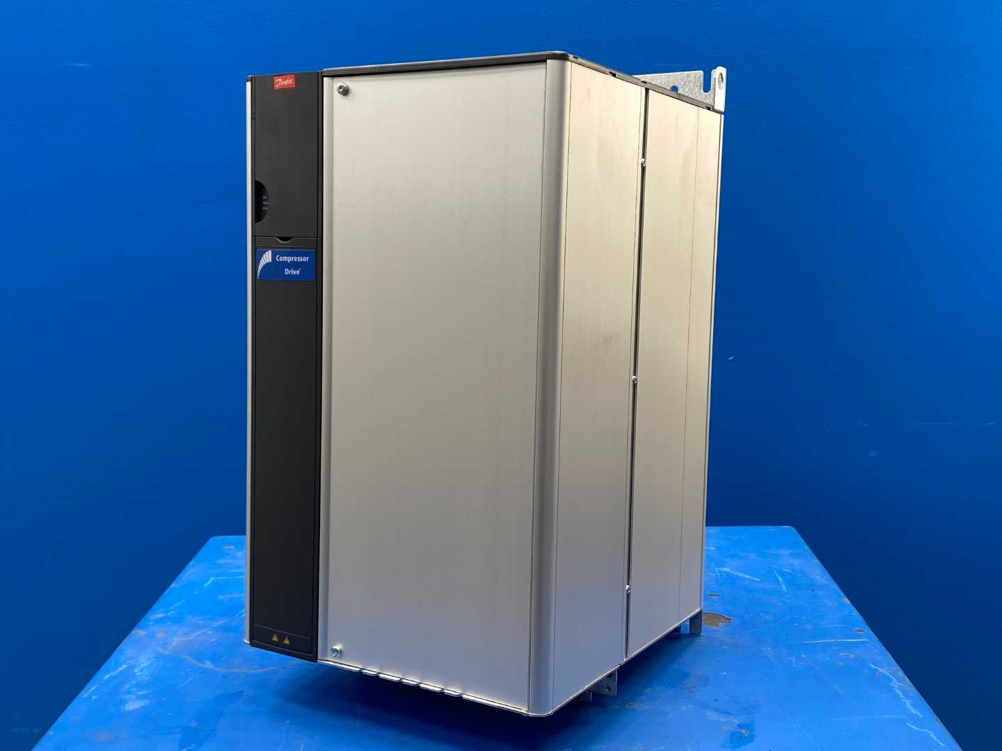 Danfoss CDS303P18KT2P20H2 134F9363 Compressor Drive Frequency Converter 30 HP / 22 kW IN:3X200-240V 50/60 Hz 80 A SW Ver: 04.04