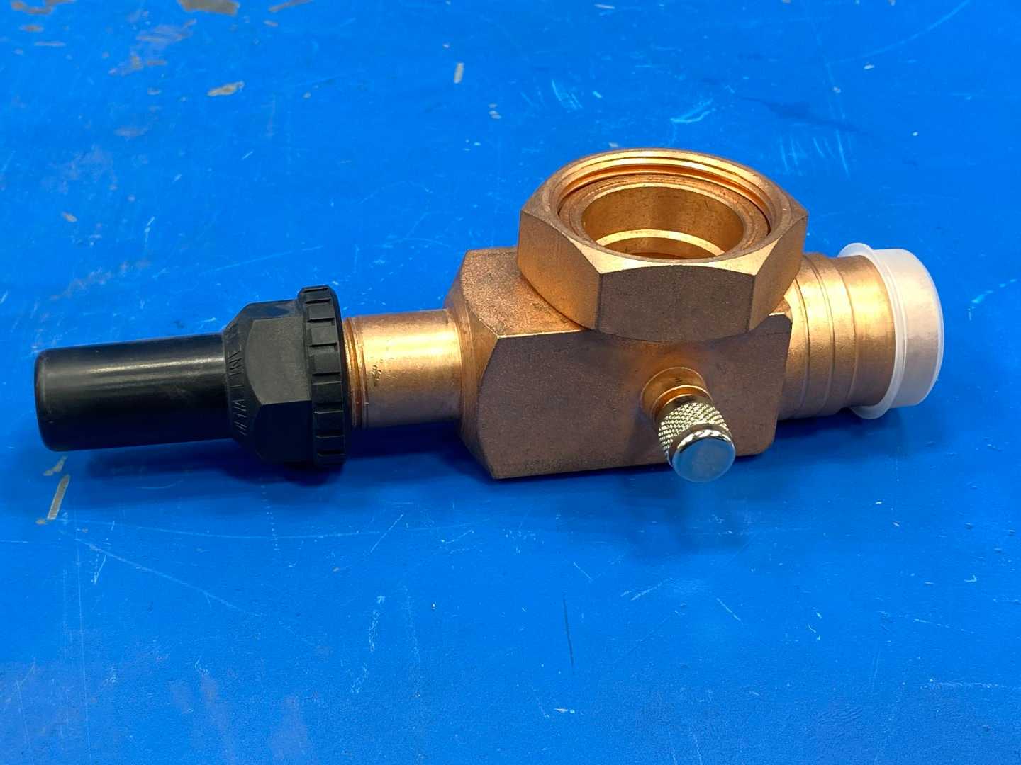 Danfoss 8168028 1-3/4" x 1-1/8" ODF Rotalock Service Valve, V02