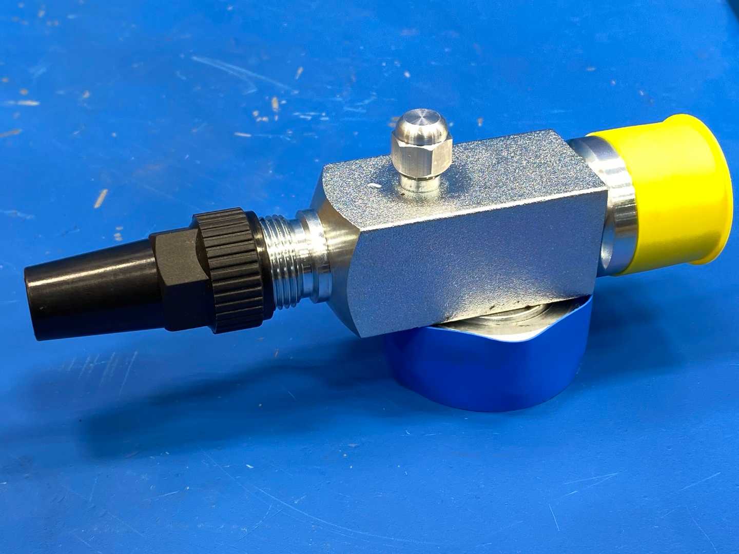 Refrigeration Sales, Inc. 091-400F230/140OZ 1-3/4-12" x 1-3/8" x 1-3/8" Horizontal Rotalock Service Valve 1/4" Service Port: Opposite