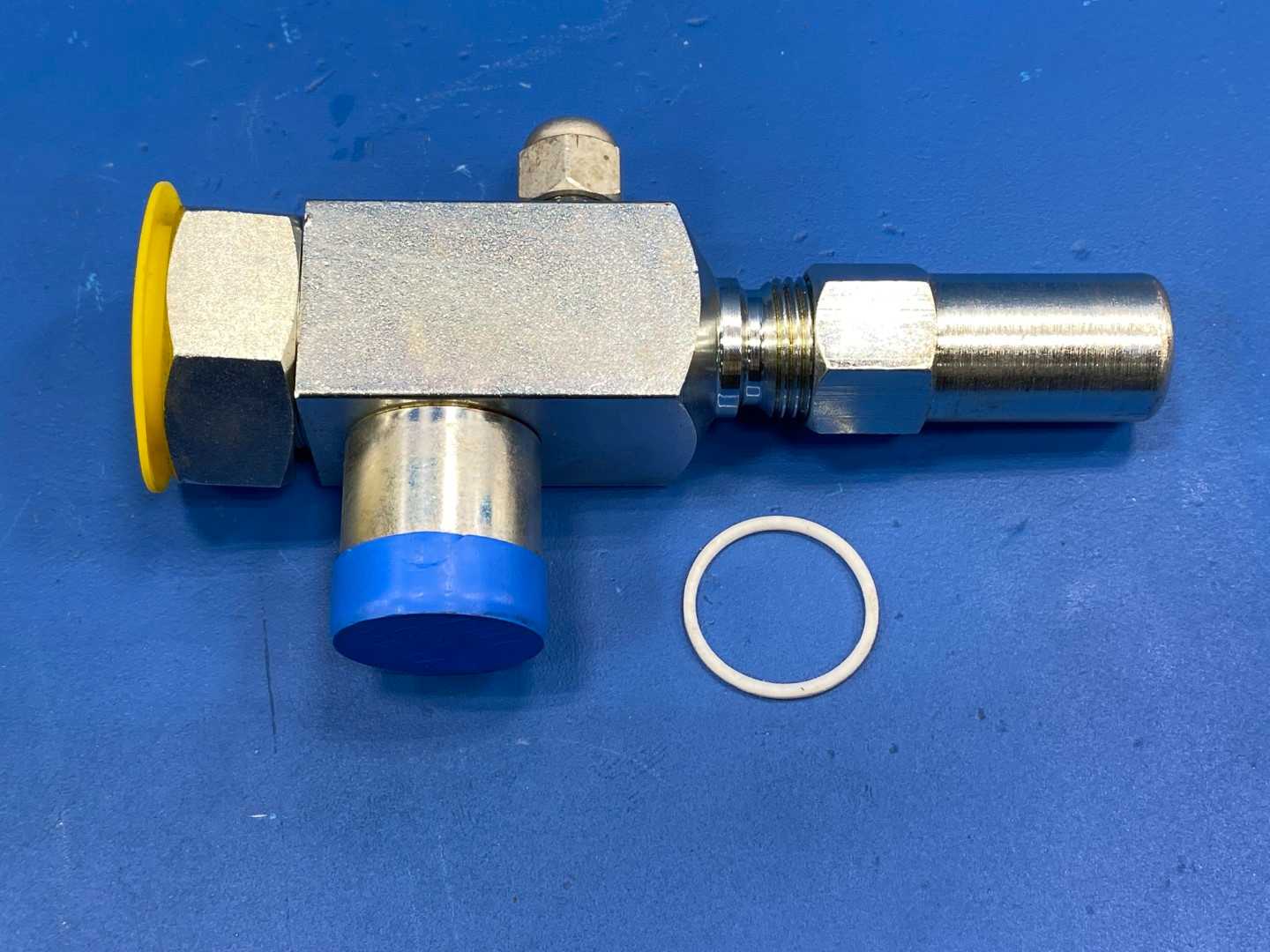 1-1/4" x 1" Horizontal Rotalock Service Valve