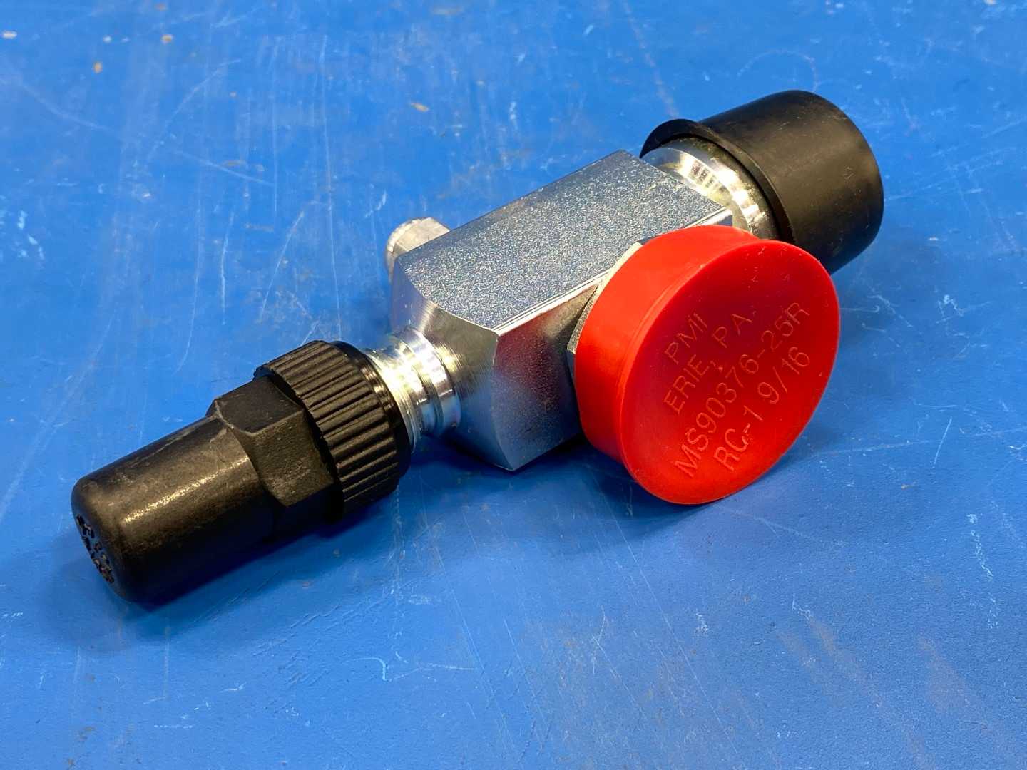 Refrigeration Sales, Inc. 091-400E220/135OZ 1-1/4-12" x 1-1/8" x 1-1/8" Horizontal Rotalock Service Valve 1/4" Service Port: Opposite