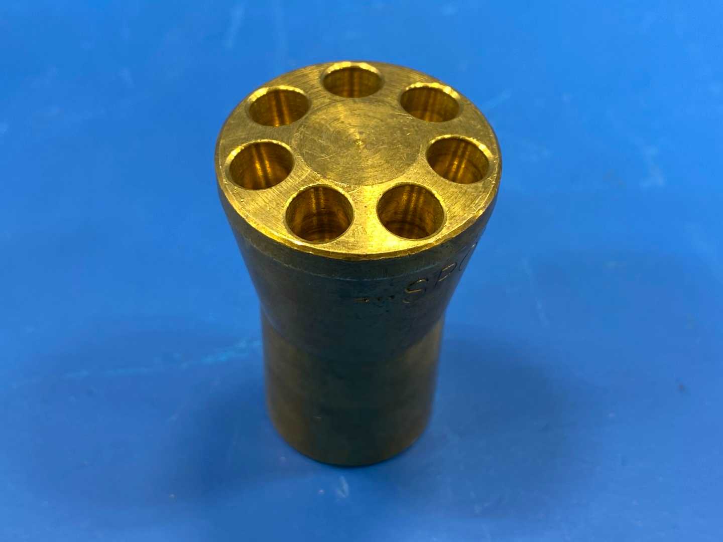 Sporlan 1113 Brass Refrigerant Distributor 7/8" ODM Inlet, 7-Circuit, 1/4" ODF Outlets, Nozzle Type G
