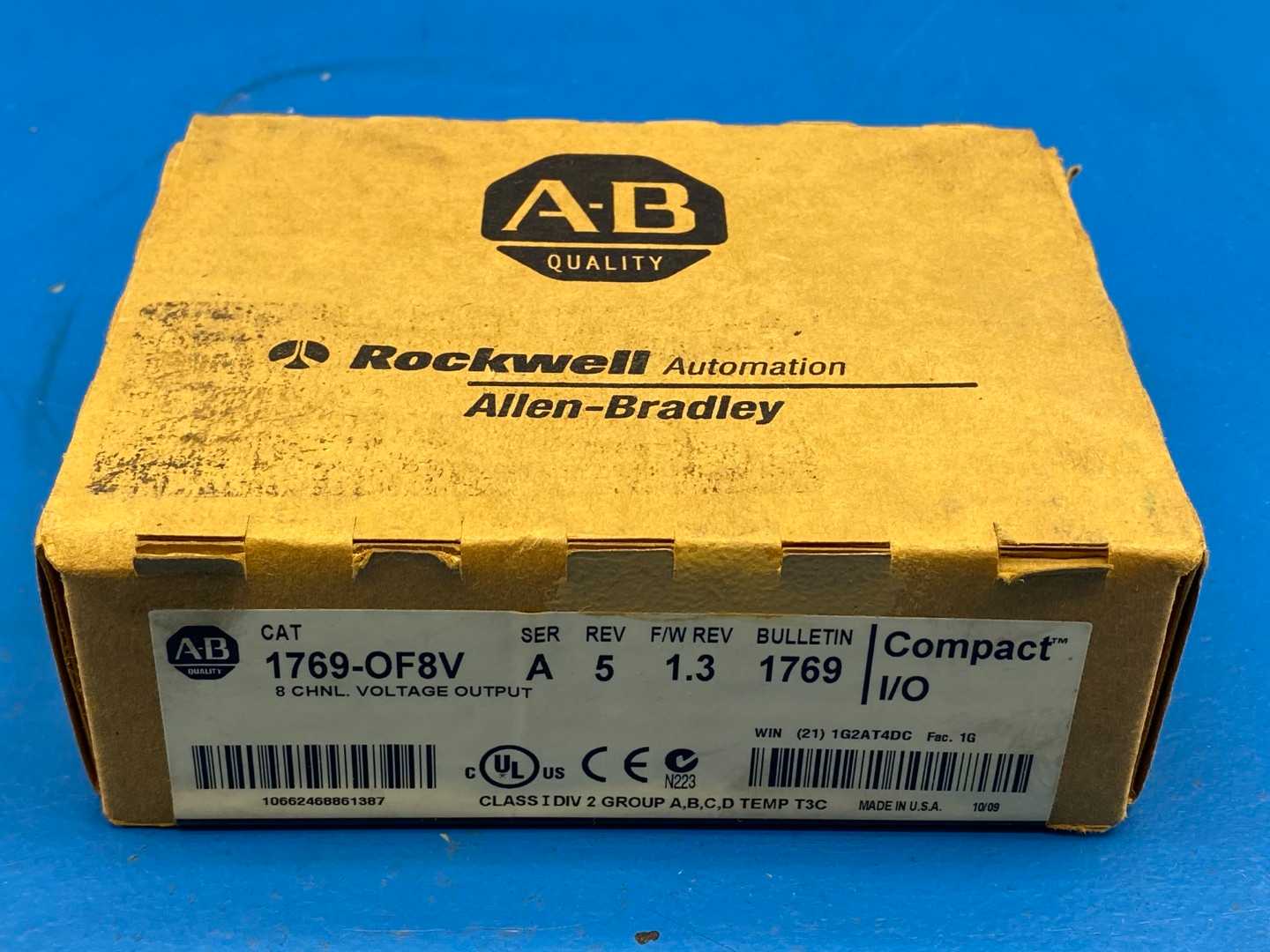 Allen-Bradley 1765-OF8V 1769-OF8V A CompactLogix 8 Pt Output Module