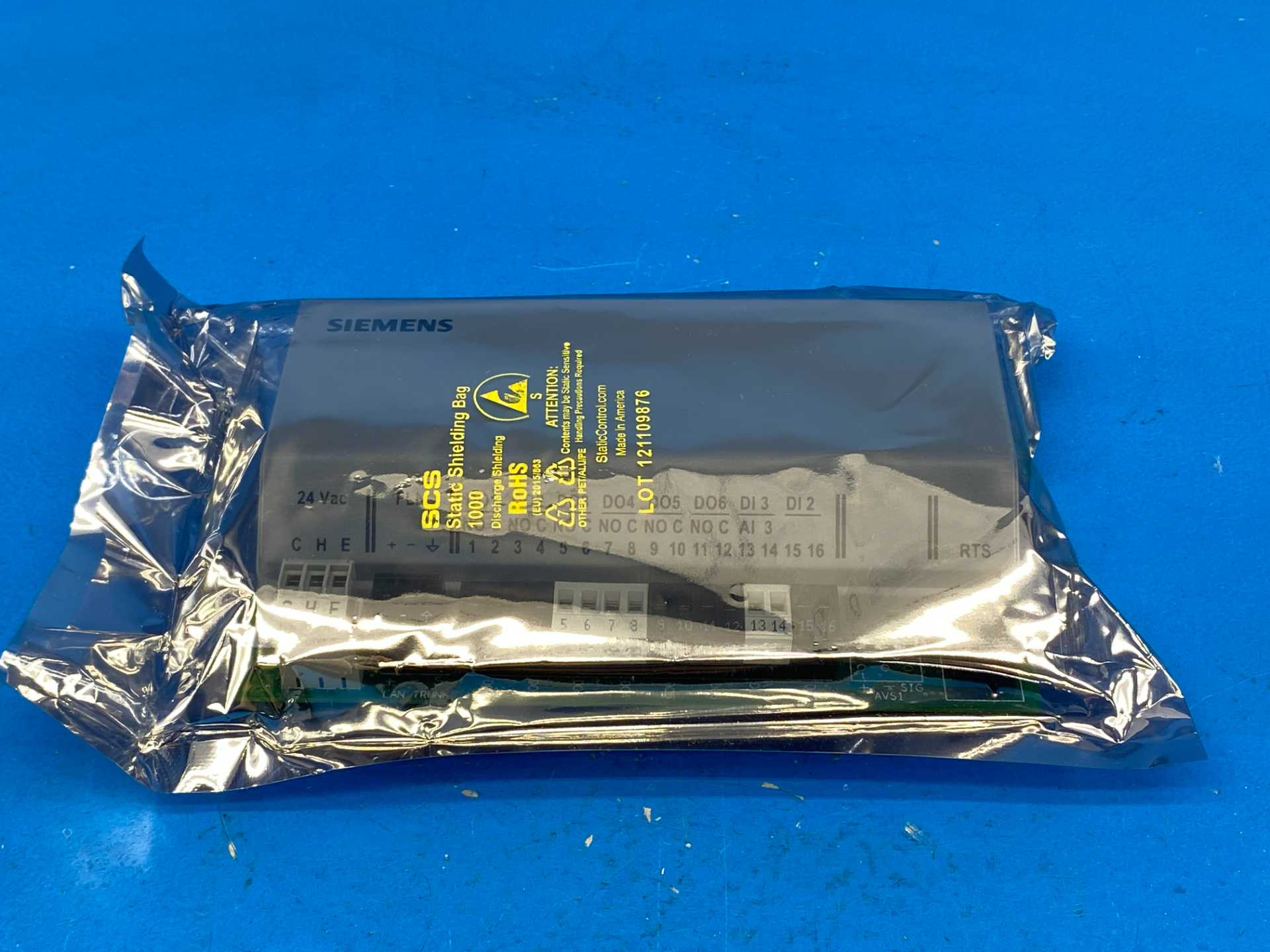 Siemens 540-100N TEC Terminal Equipment Controller 24VAC 50/60Hz Term Box Ctlr Elec Out w/ 1/8 Load Circuit