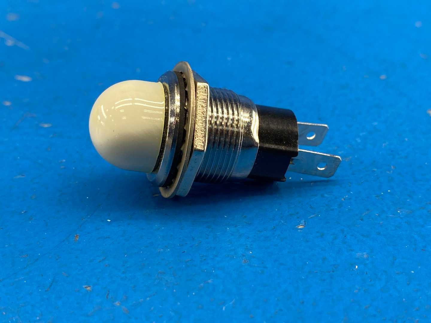Square D 9001OW120 81820 9001-OW120 Lamp Holder 120V Incandescent White Lens Type-O Pilot Light Indicator
