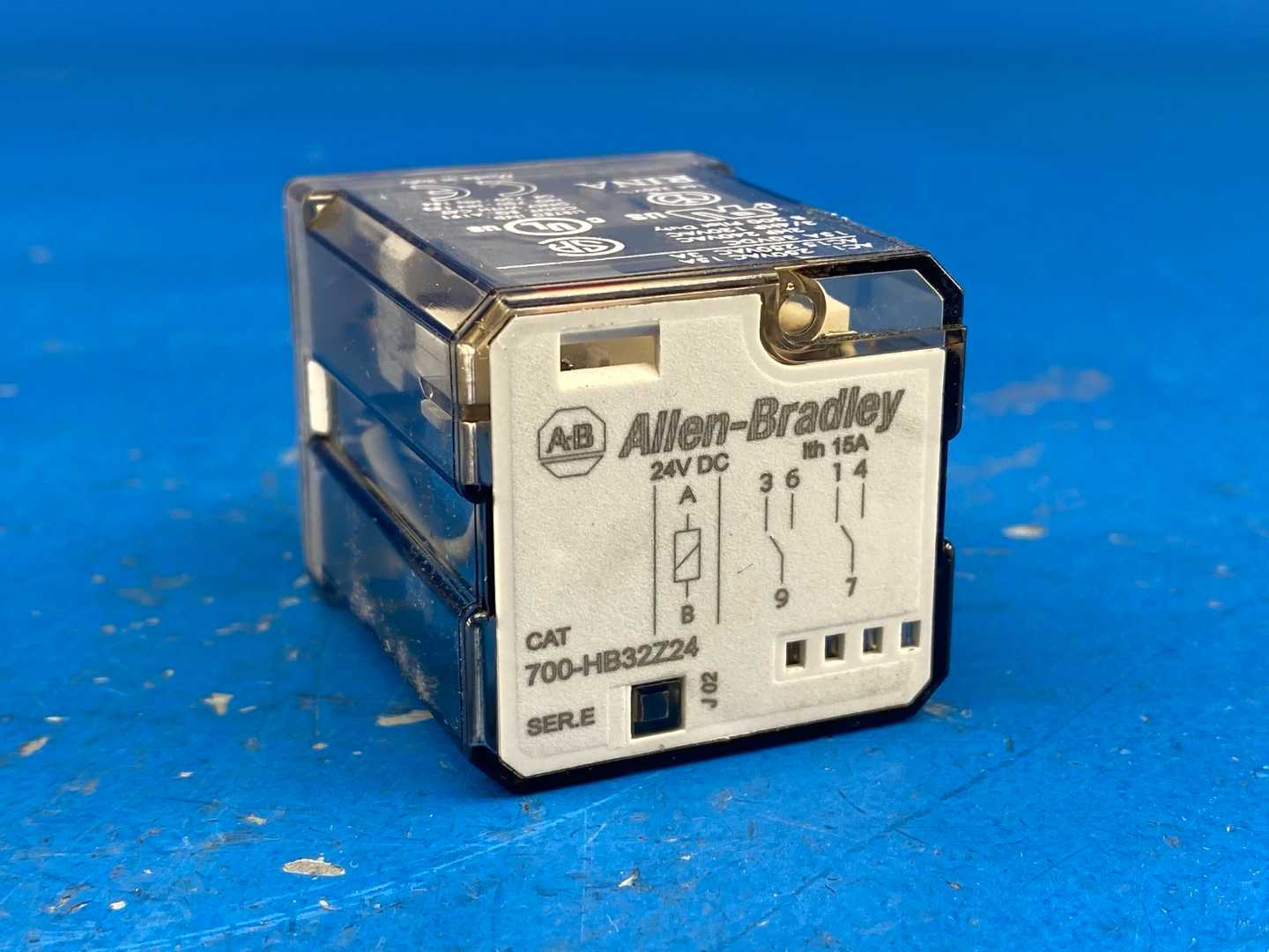 Allen-Bradley 700-HC32Z24 700-HB32Z24 Square Base Relay 15A 24V DC Series E